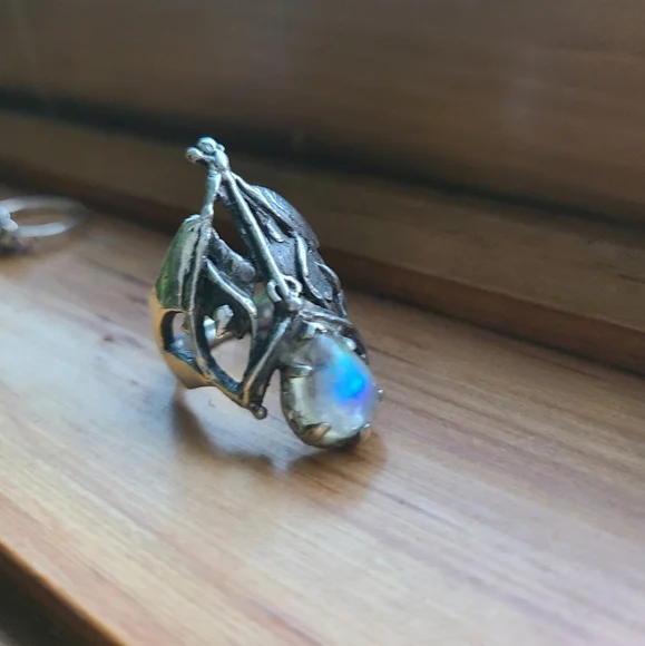 Drop Armor Moonstone Ring - Picture 2 of 7